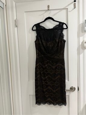 NWT Tadashi Shoji black lace sleeveless dress w/ tan lining (good condition)